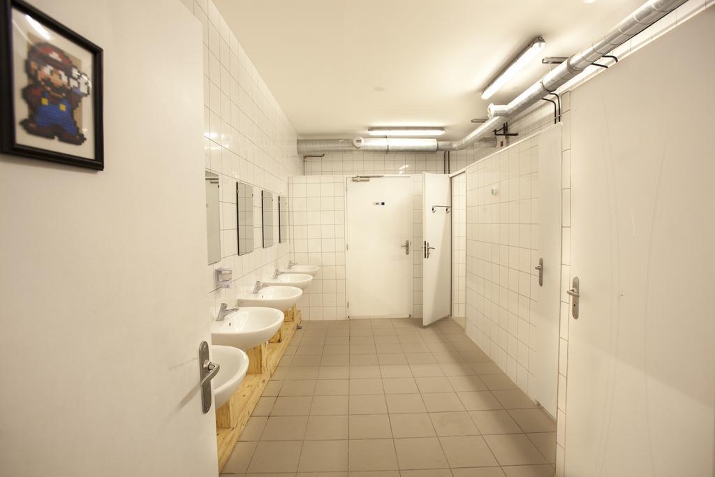 Le Flaneur Guesthouse ลียง ภายนอก รูปภาพ